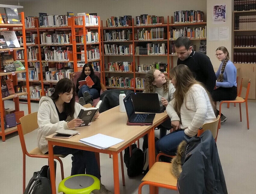 Schulbibliothek.jpg
